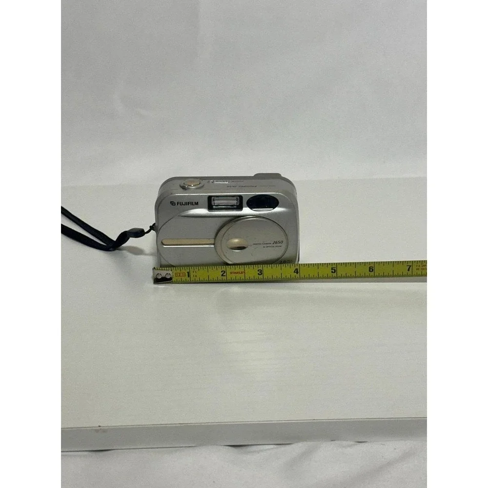 Fujifilm FinePix 2650 Digital Camera Silver For Parts Only